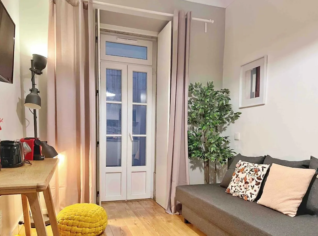 Vila Rosário 2 Lovely Apt with Private patio - by Homeful Lisboa