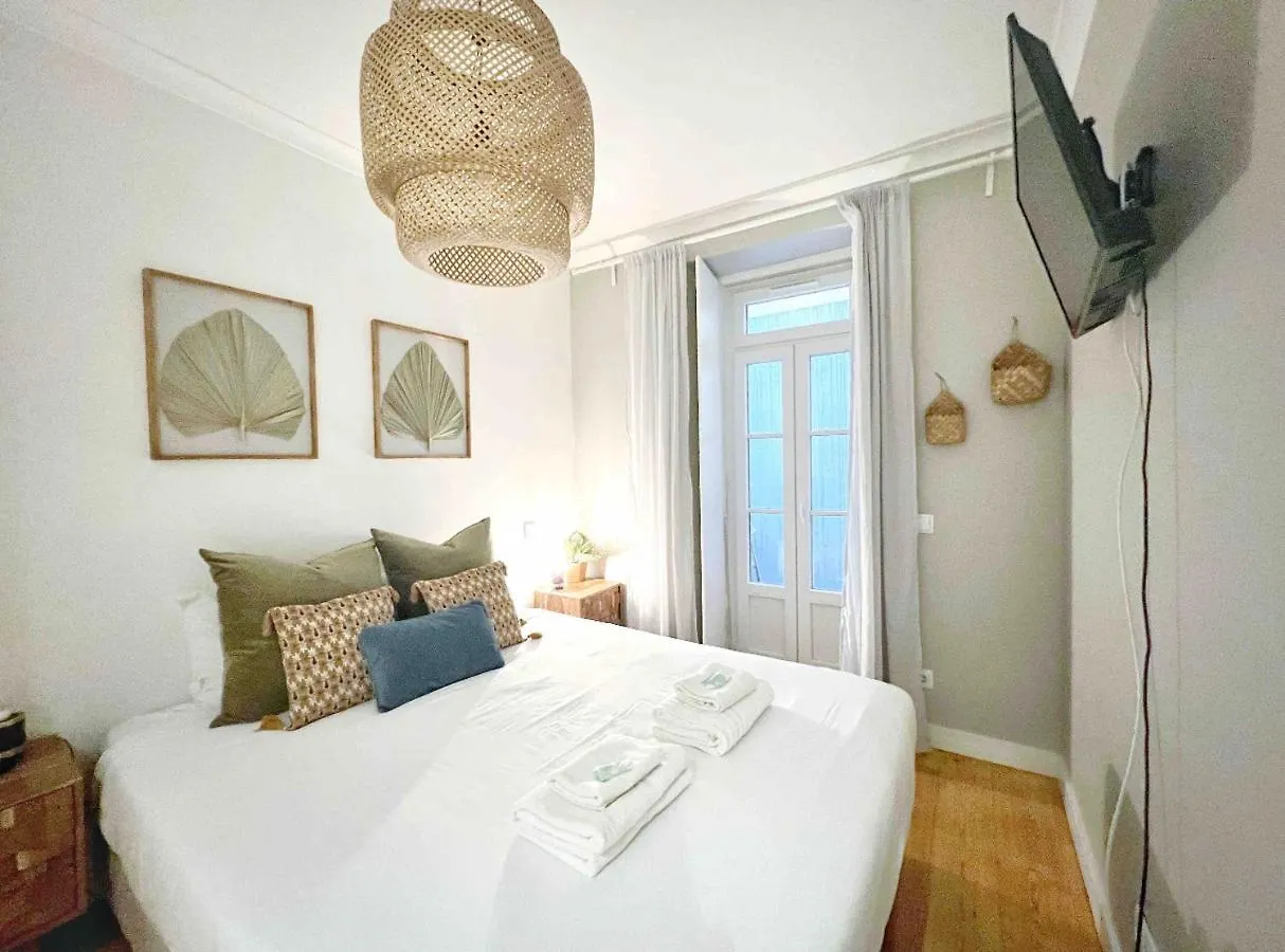 Apartamento Vila Rosário 2 Lovely Apt with Private patio - by Homeful Lisboa