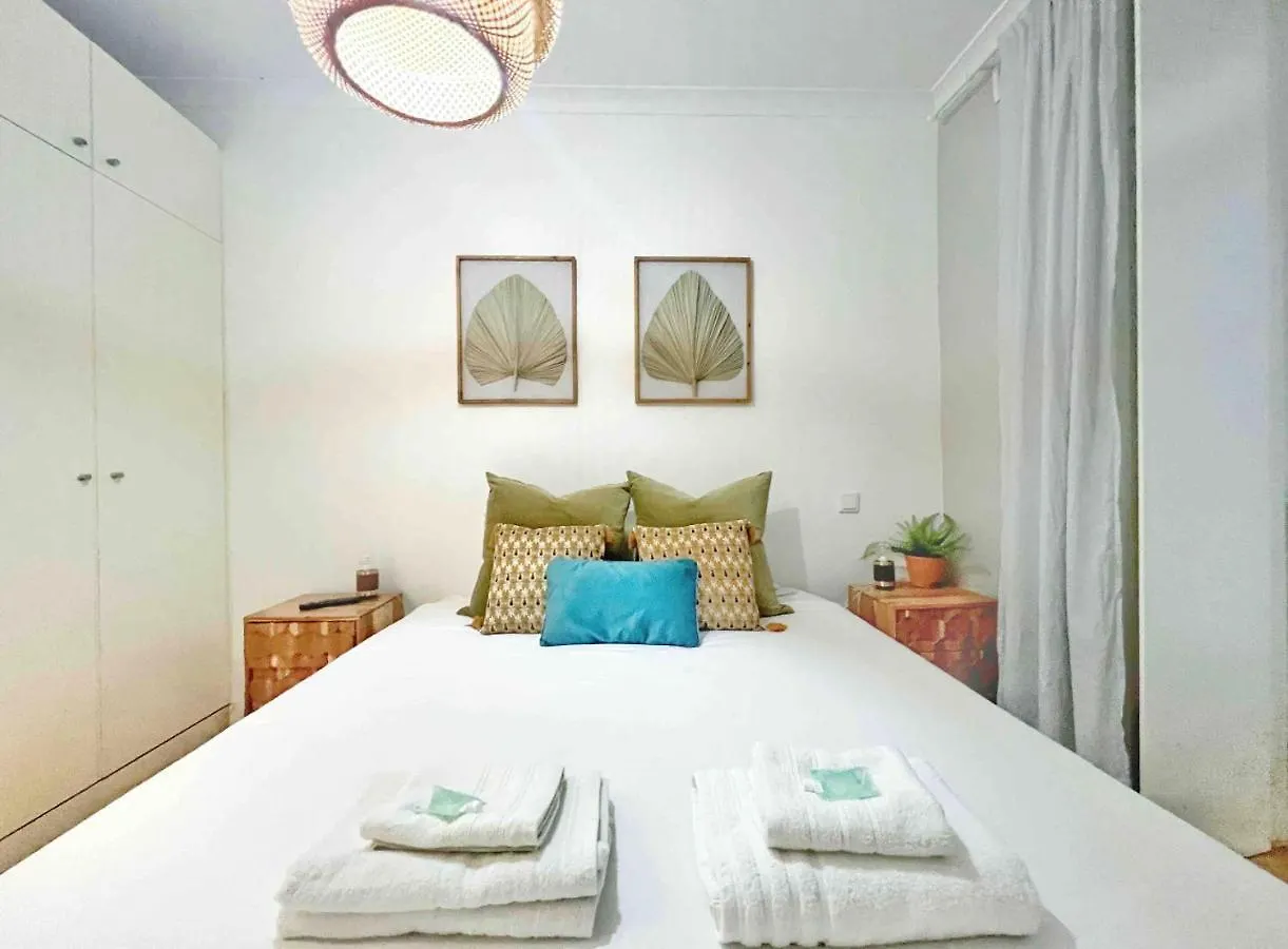 Vila Rosário 2 Lovely Apt with Private patio - by Homeful Lisboa